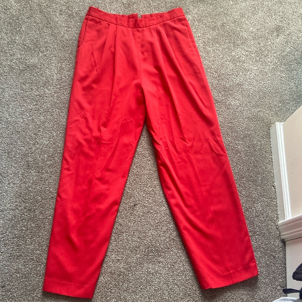 Red pleaded trousers